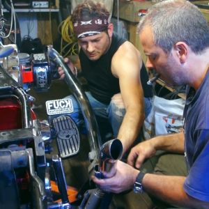 ep13 29 Harley custom pipe installation